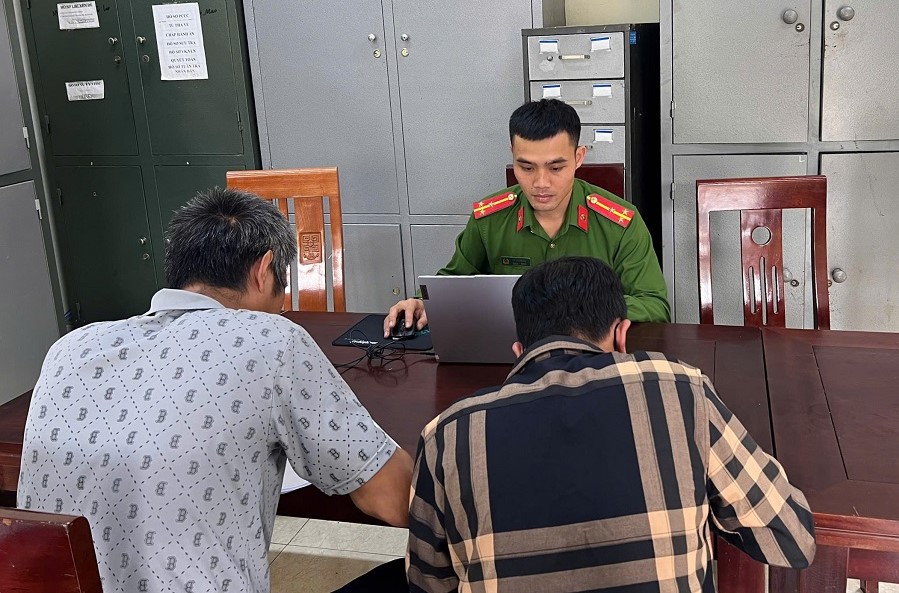 Công an xã Tam Quang kiểm danh, kiểm diện đối tượng thuộc diện quản lý sau cai