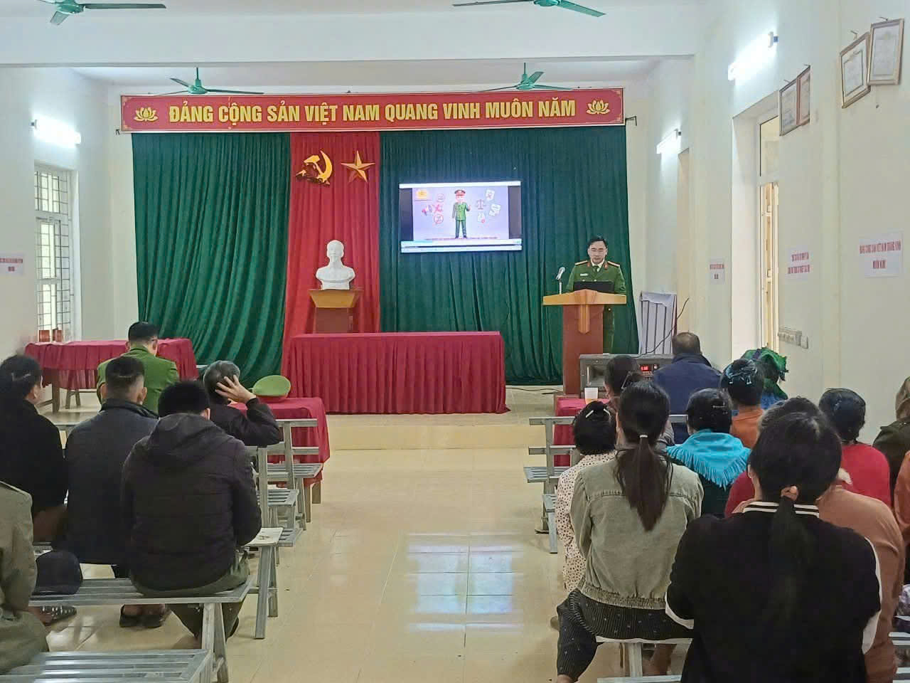 Công an xã Yên Na tổ chức Diễn đàn 