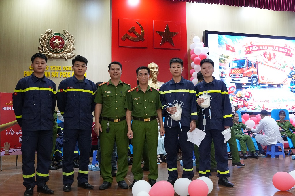 Gần 250 cán bộ, chiến sĩ Phòng Cảnh sát PCCC & CNCH tham gia hiến máu tình nguyện