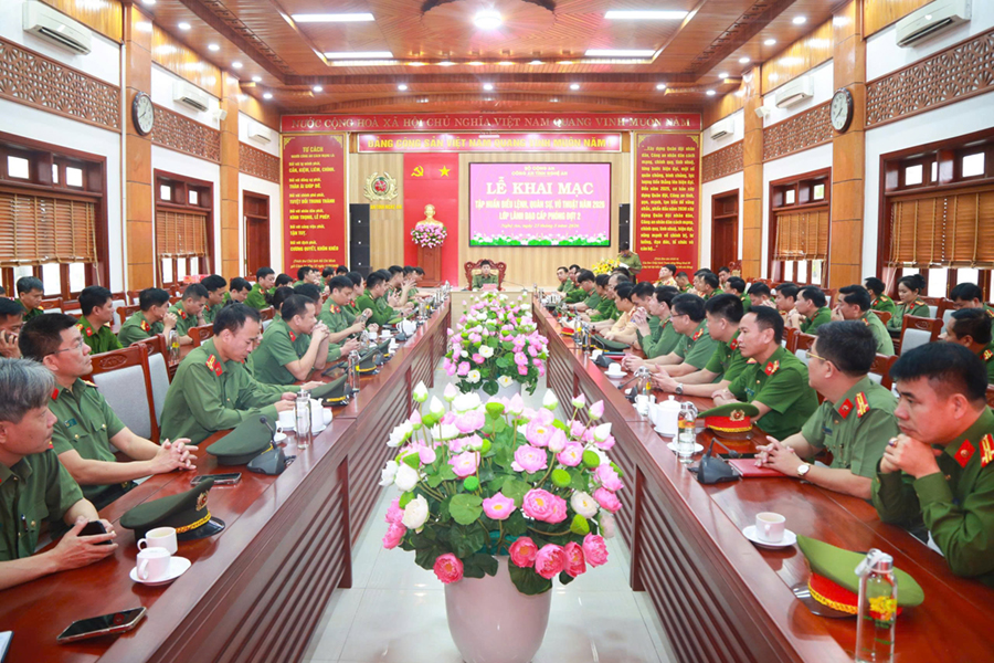 Khai mạc lớp tập huấn điều lệnh, quân sự, võ thuật Công an nhân dân đợt 2 năm 2026