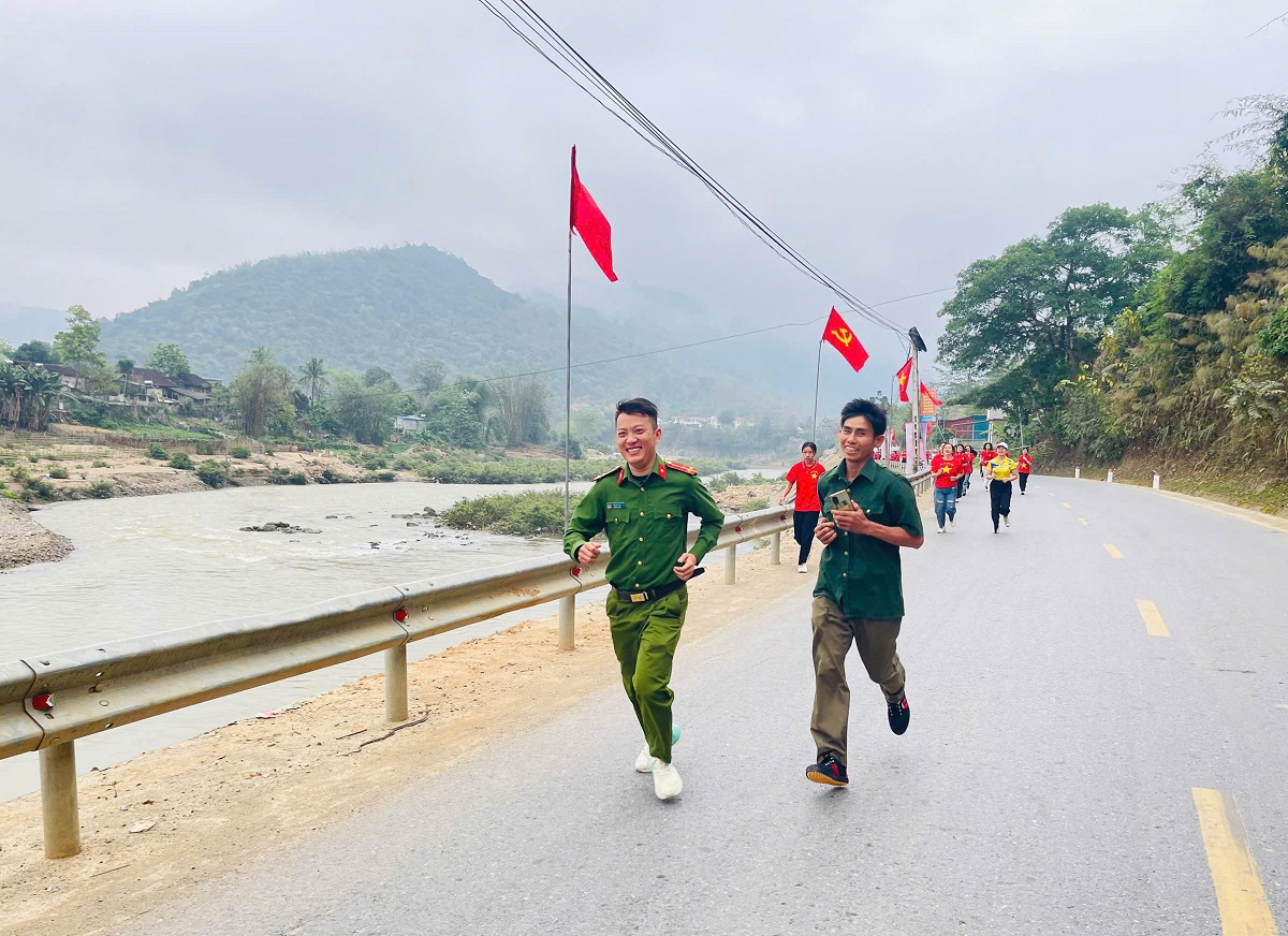 Công an xã Hữu Kiệm phối hợp tổ chức lễ phát động ngày chạy Olympic