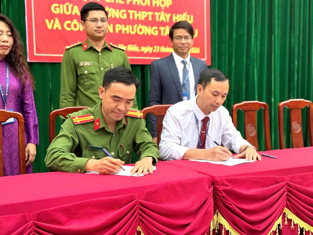 Công an phường Tây Hiếu phối hợp ký kết quy chế an ninh học đường