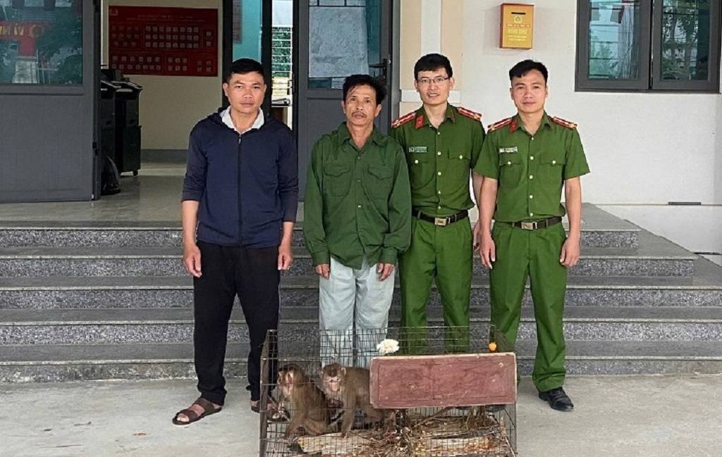 Công an xã Sơn Lâm vận động người dân giao nộp động vật hoang dã