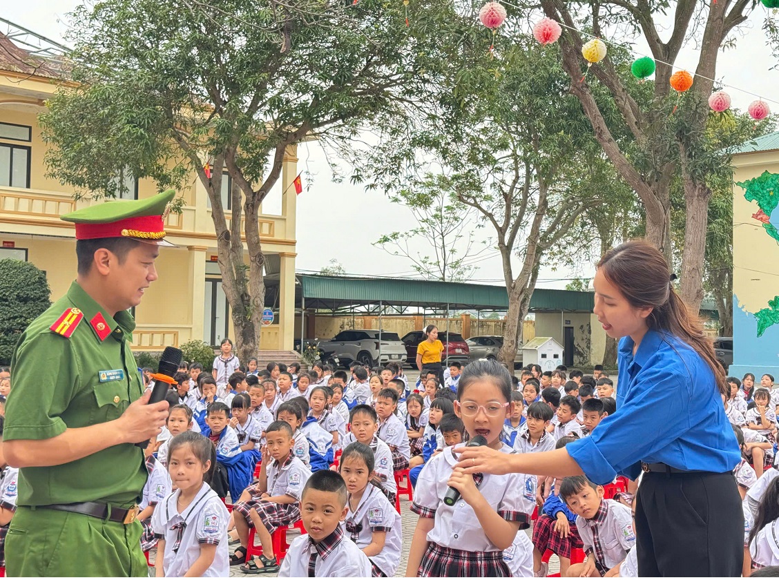 Công an phường Cửa Lò tuyên truyền công tác PCCC và CNCH