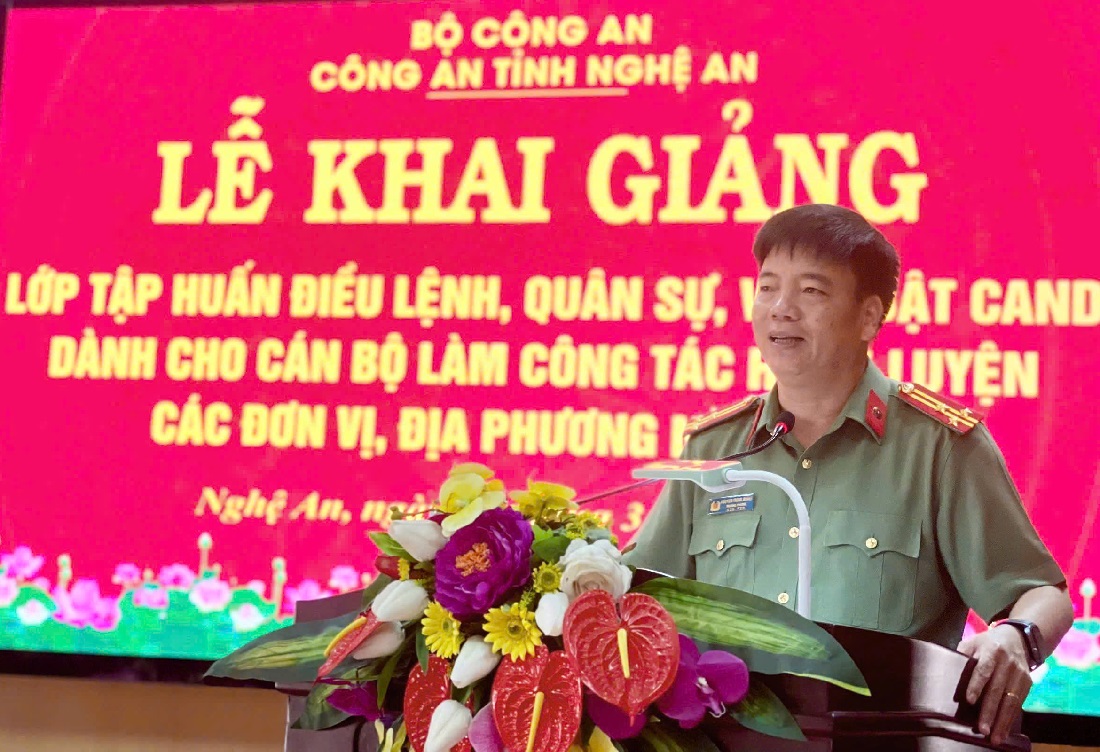 Khai giảng Lớp tập huấn điều lệnh, quân sự, võ thuật Công an nhân dân dành cho cán bộ làm công tác huấn luyện