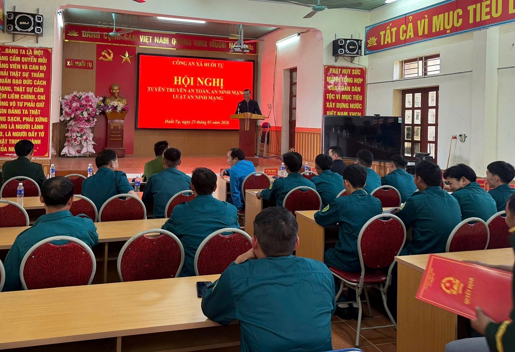 Công an xã Huồi Tụ tuyên truyền an toàn, an ninh mạng