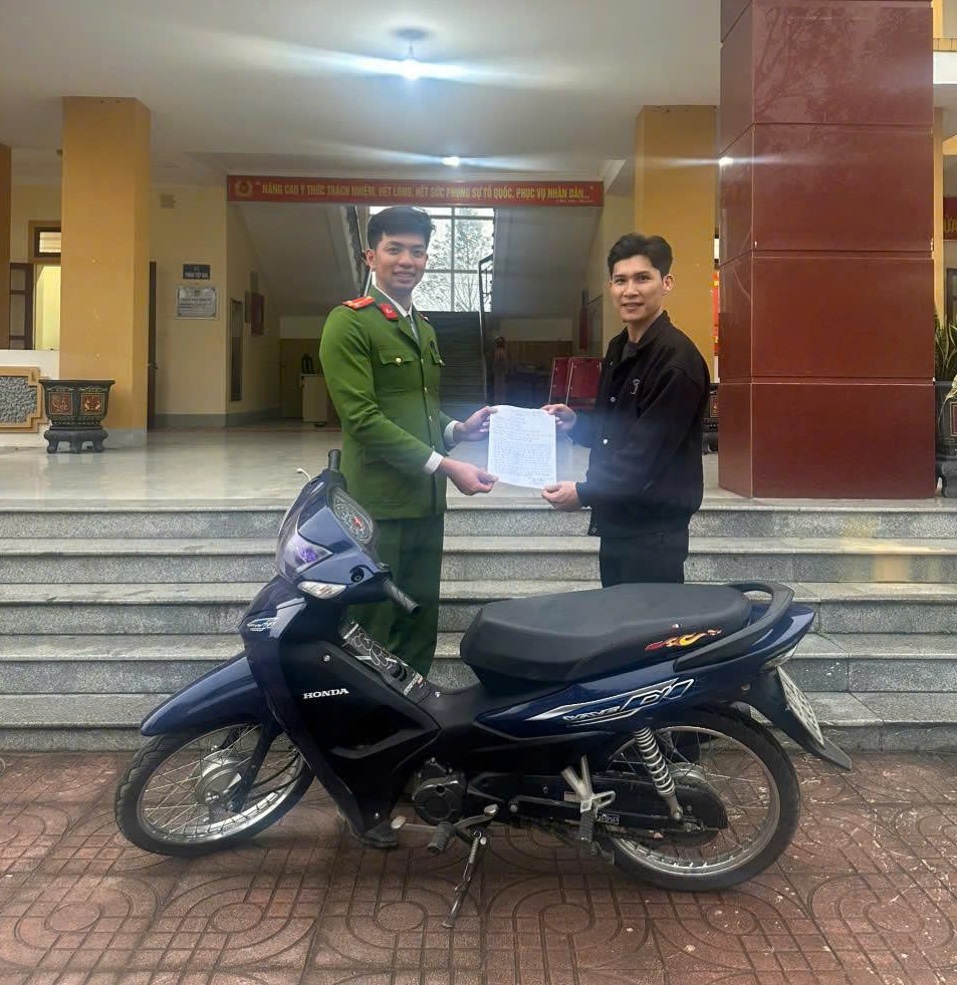 Anh Cường vui mừng nhận lại xe sau một thời gian dài bị mất trộm