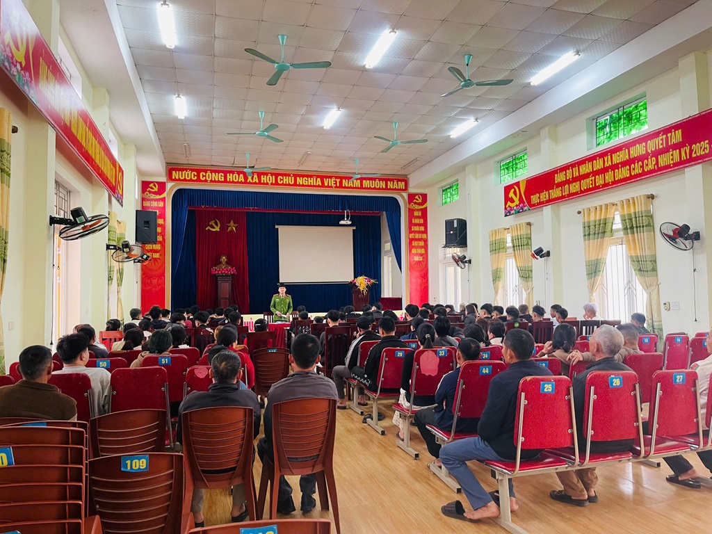 Công an xã Nghĩa Hưng tuyên truyền quy định pháp luật đến thanh thiếu niên