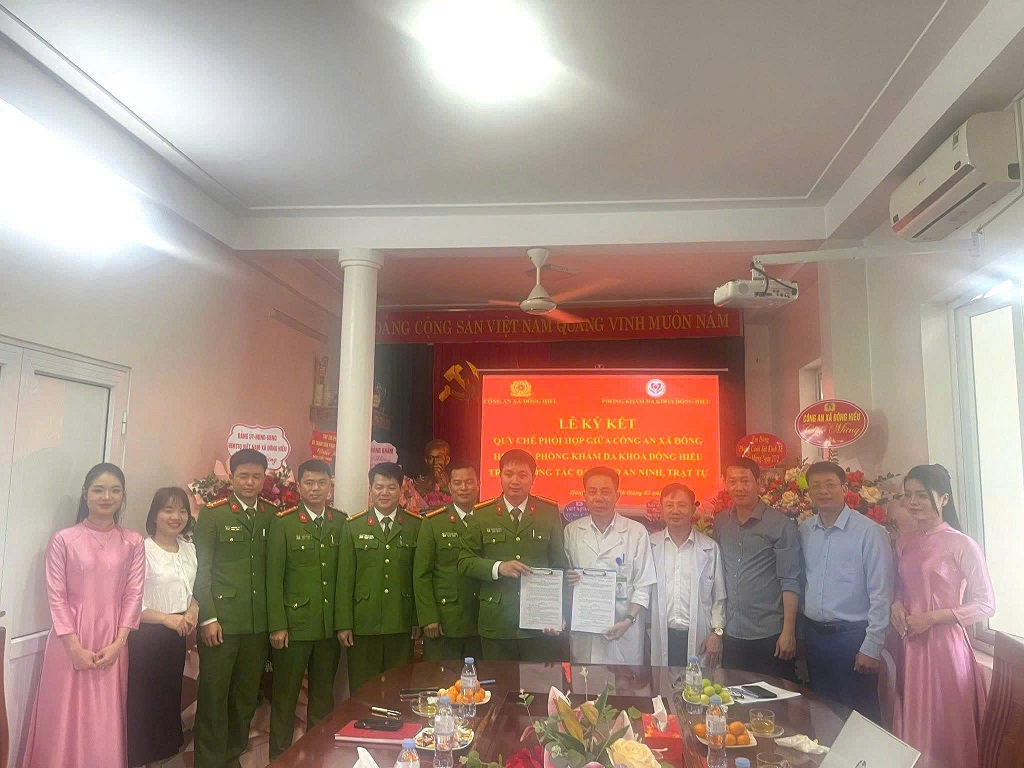 Công an xã Đông Hiếu và Phòng khám Đa khoa Đông Hiếu ký kết quy chế phối hợp trong bảo đảm ANTT về lĩnh vực y tế