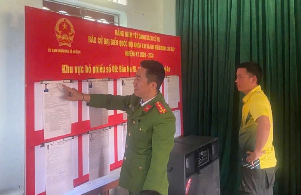Công an xã Huồi Tụ phối hợp chủ động triển khai công tác chuẩn bị bầu cử 