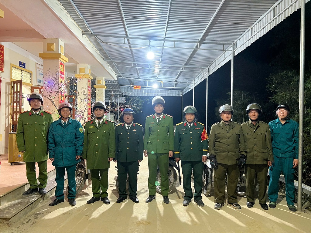 Công an xã Huồi Tụ và lực lượng tham gia bảo vệ ANTT ở cơ sở tăng cường tuần tra, kiểm soát sau Tết Nguyên đán