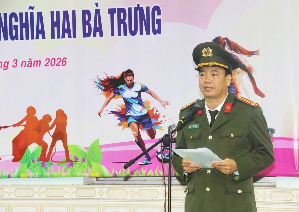 Đồng chí Thượng tá Nguyễn Trọng Khanh, Trưởng phòng Công tác chính trị điều hành buổi lễ