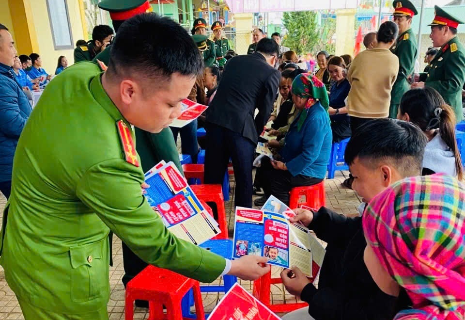 Công an xã Na Ngoi đẩy mạnh tuyên truyền, phổ biến giáo dục pháp luật