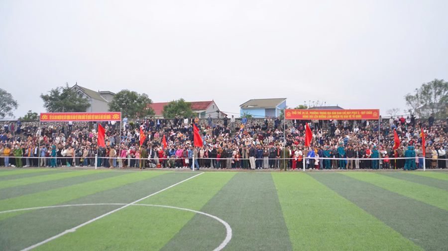 Đông đảo người thân các tân binh về dự Lễ giao, nhận quân