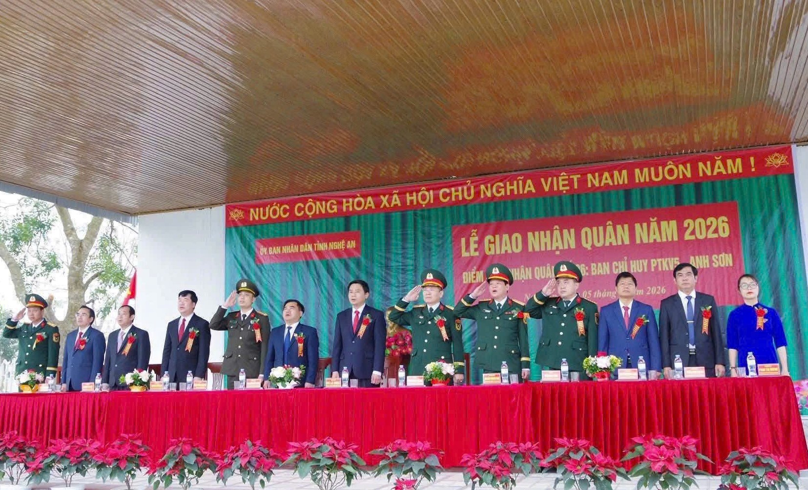 Đại biểu tham dự Lễ giao, nhận quân