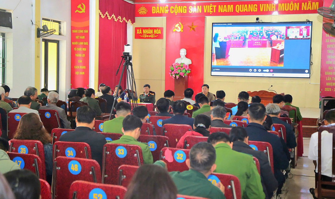 Toàn cảnh buổi tiếp xúc cử tri tại xã Nhân Hòa 