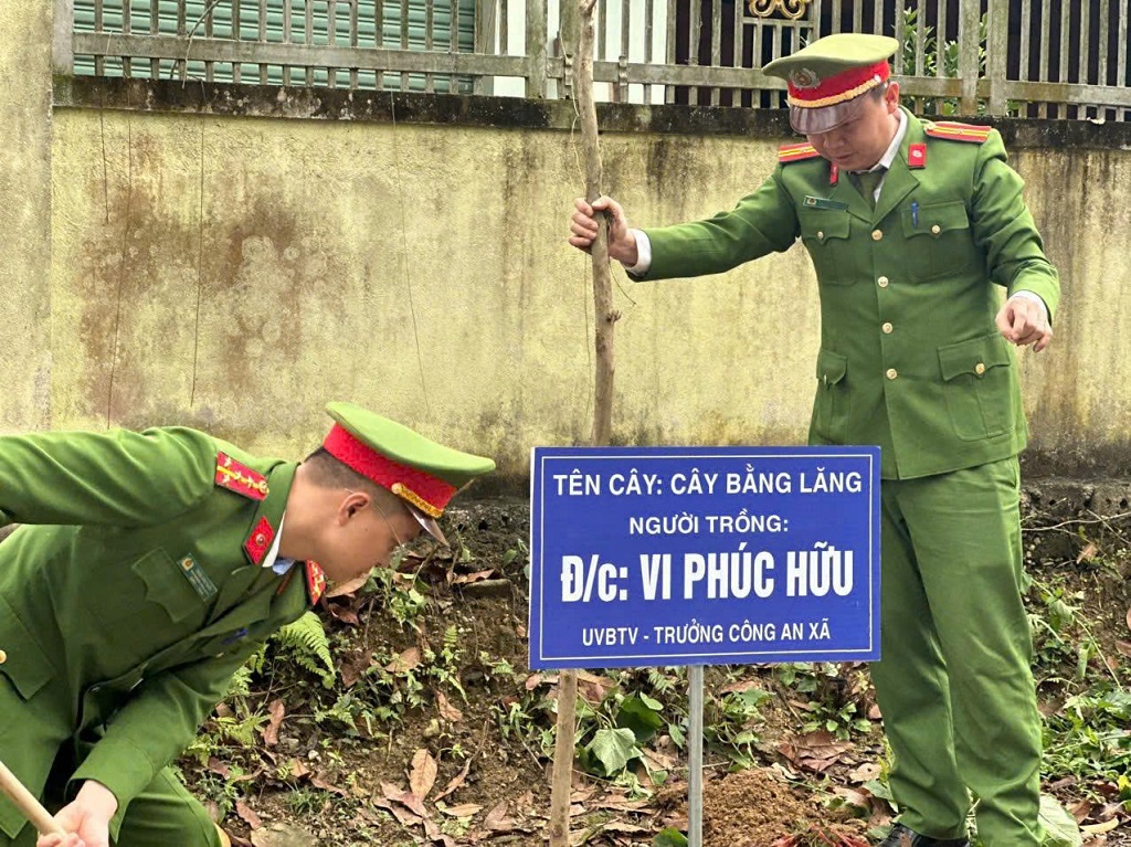Công an xã Yên Hòa hưởng ứng “Tết trồng cây đời đời nhớ ơn Bác Hồ”