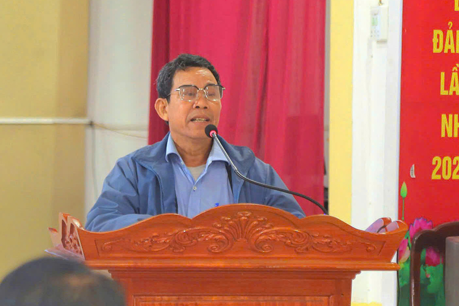 Cử tri tại điểm cầu xã Nhân Hòa tham gia ý kiến