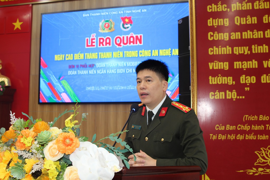 Đồng chí Đại tá Trần Hồng Quang, Phó Bí thư Đảng ủy, Phó Giám đốc Công an tỉnh phát biểu chỉ đạo 