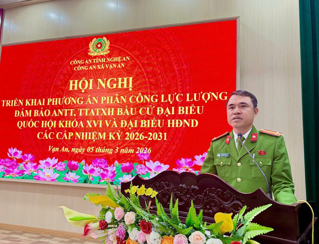 Đồng chí Trung tá Nguyễn Ngọc Nam – Trưởng Công an xã Vạn An phát biểu tại Hội nghị
