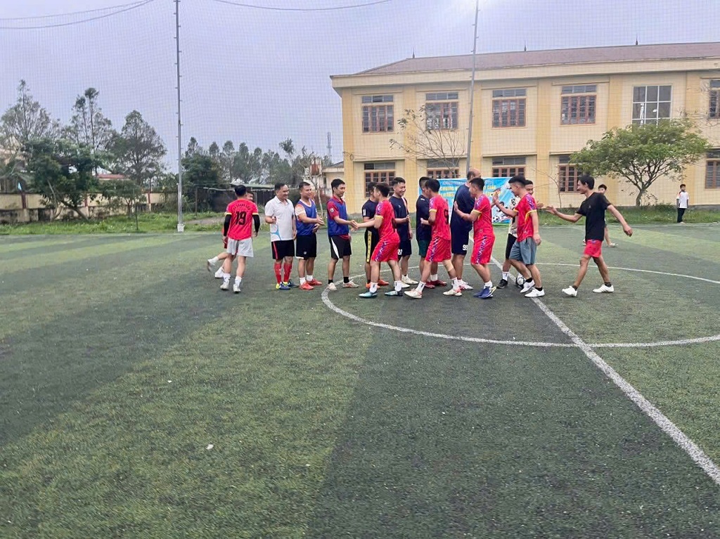 Chi đoàn Công an xã Thiên Nhẫn giao lưu bóng đá với Chi đoàn xóm Trung Chính