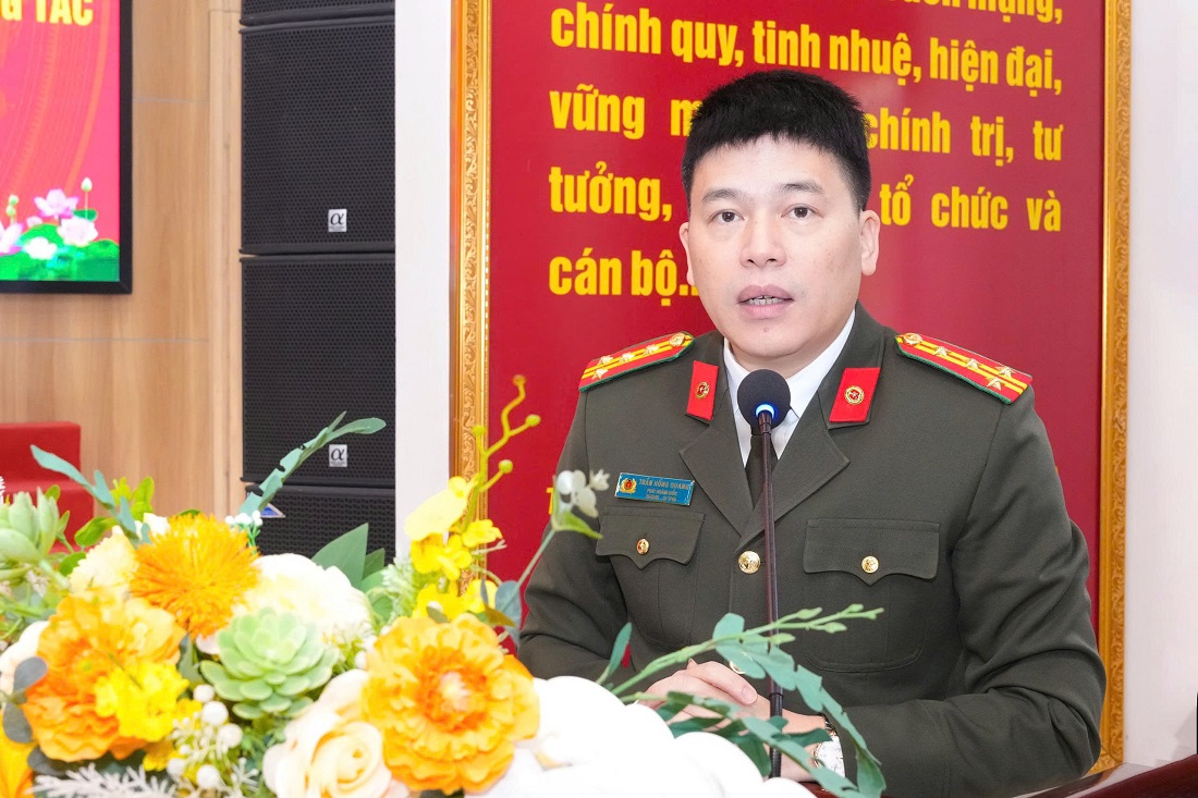 Đồng chí Đại tá Trần Hồng Quang, Phó Bí thư Đảng ủy, Phó Giám đốc Công an tỉnh phát biểu chỉ đạo tại buổi lễ