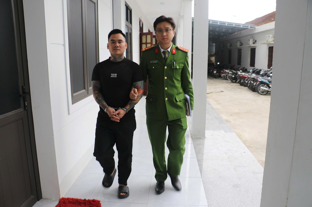 Quá trình bỏ trốn ngay sau khi chém người, Trần Hữu Giáp bị Phòng Cảnh sát hình sự Công an tỉnh Nghệ An và Công an phường Thành Vinh bắt giữ