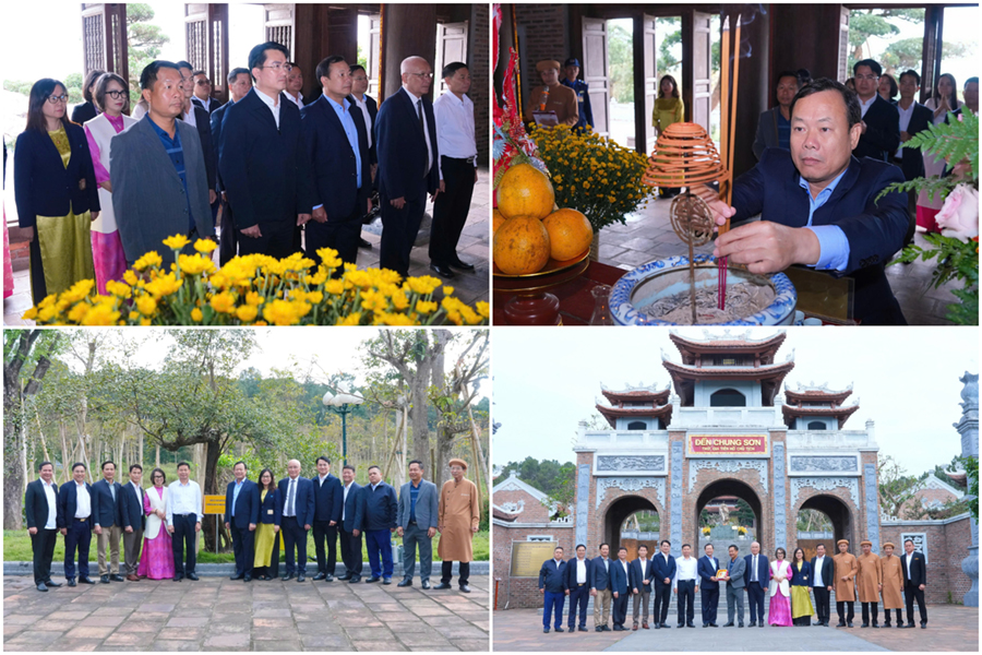 Đoàn công tác dâng hương tại Đền Chung Sơn - Đền thờ gia tiên Chủ tịch Hồ Chí Minh