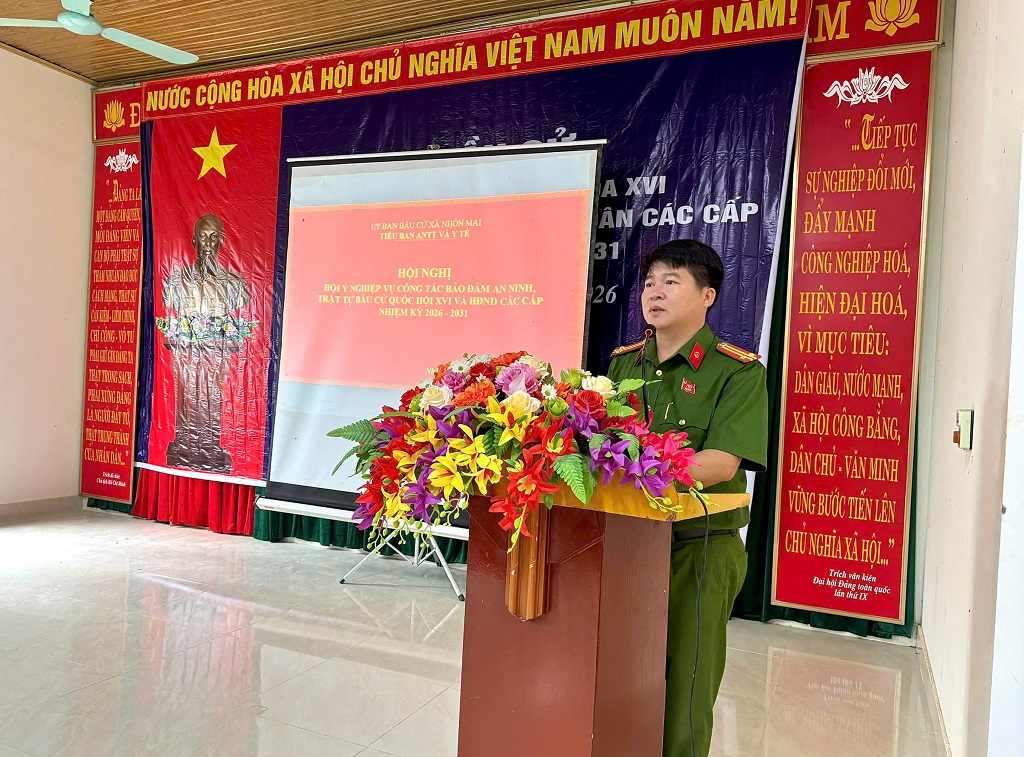 Công an xã Nhôn Mai phát biểu tại Hội nghị