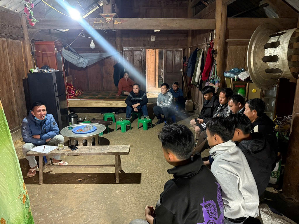 Công an xã Mường Lống tuyên truyền, phổ biến pháp luật tại bản Xám Xúm