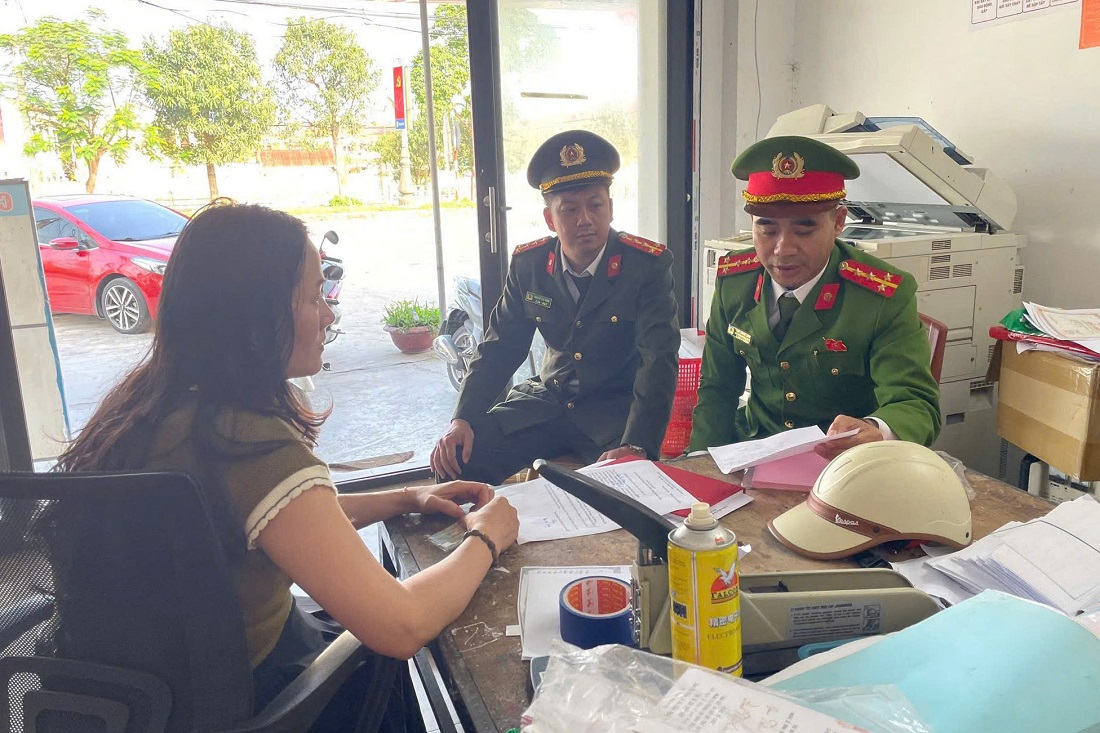 Công an xã An Châu tuyên truyền, vận động cơ sở in ấn, photocopy chấp hành quy định của pháp luật