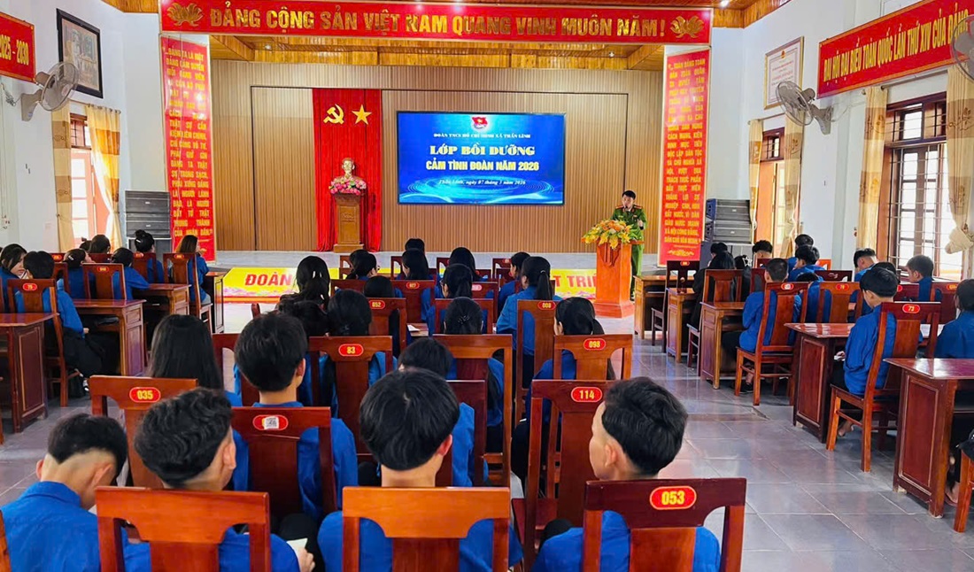 Chi đoàn Công an xã Thần Lĩnh phối hợp tổ chức khai giảng lớp bồi dưỡng cảm tình Đoàn