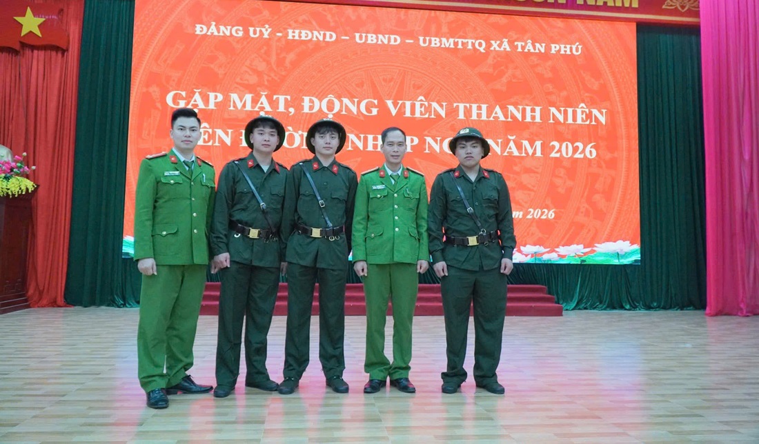 Công an xã Tân Phú gặp mặt thanh niên chuẩn bị lên đường thực hiện nghĩa vụ Công an nhân dân năm 2026