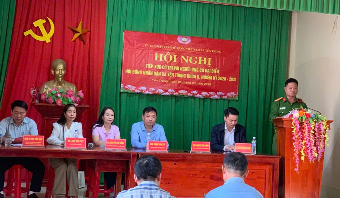 Trưởng Công an xã Yên Trung tiếp thu đầy đủ ý kiến, kiến nghị của cử tri liên quan đến tình hình an ninh trật tự