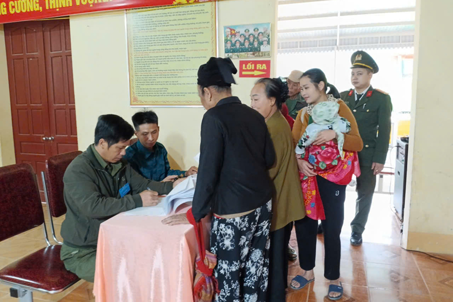 Công an xã Châu Khê bảo đảm ANTT tại điểm bầu cử sớm