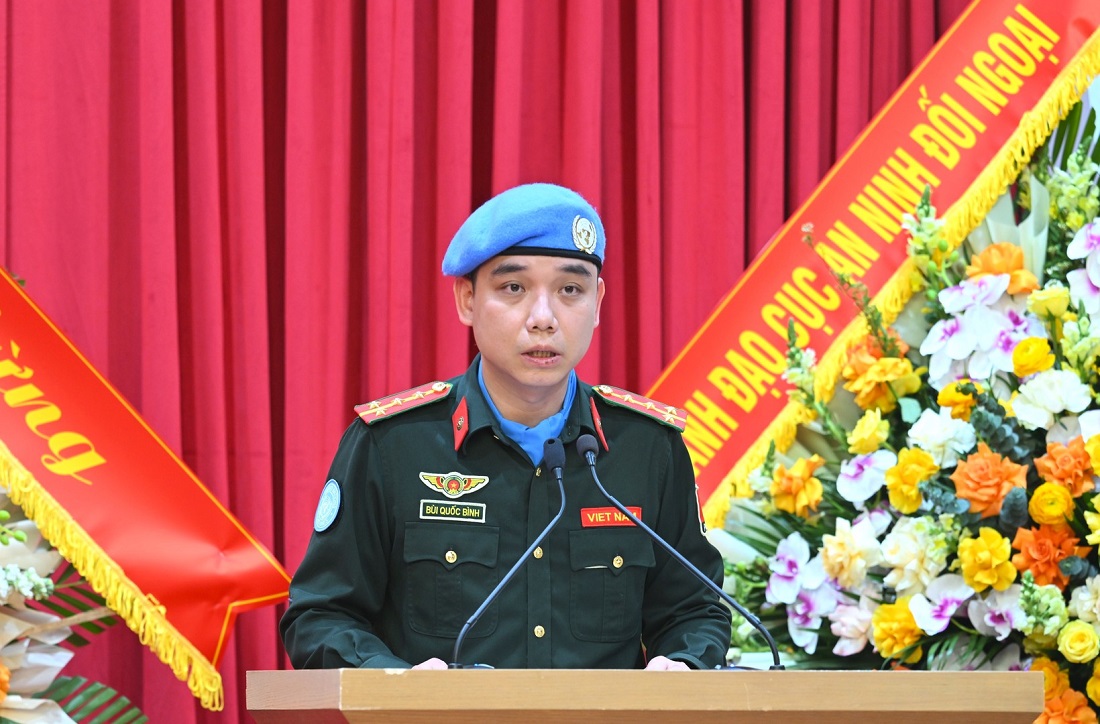 Đại úy Bùi Quốc Bình phát biểu nhận nhiệm vụ
