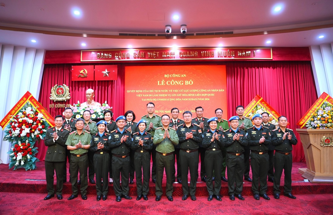 Thứ trưởng Phạm Thế Tùng cùng các đại biểu và Tổ công tác số 8 dự Lễ công bố