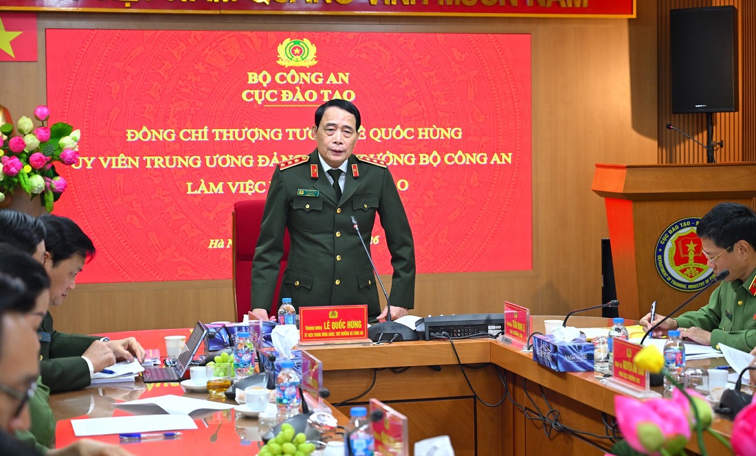 Thứ trưởng Lê Quốc Hùng phát biểu tại buổi làm việc