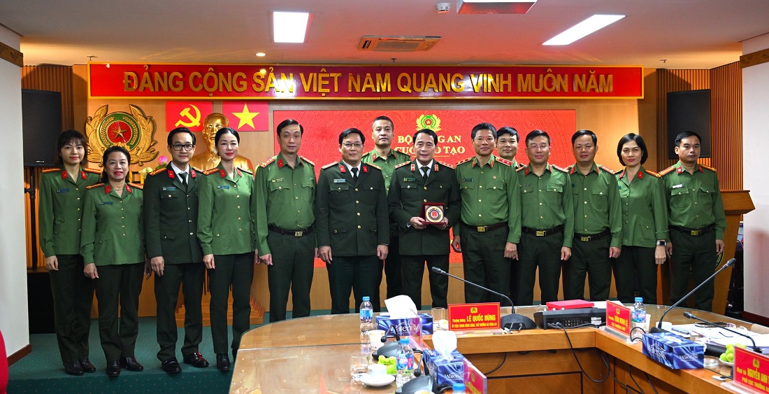 Các đại biểu dự buổi làm việc