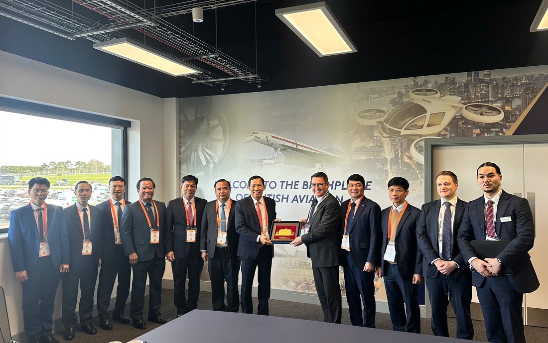 Thứ trưởng Lê Văn Tuyến làm việc với Cục trưởng Cục Bảo vệ và Ứng phó, Bộ Nội vụ Anh Shaun Hipgrave