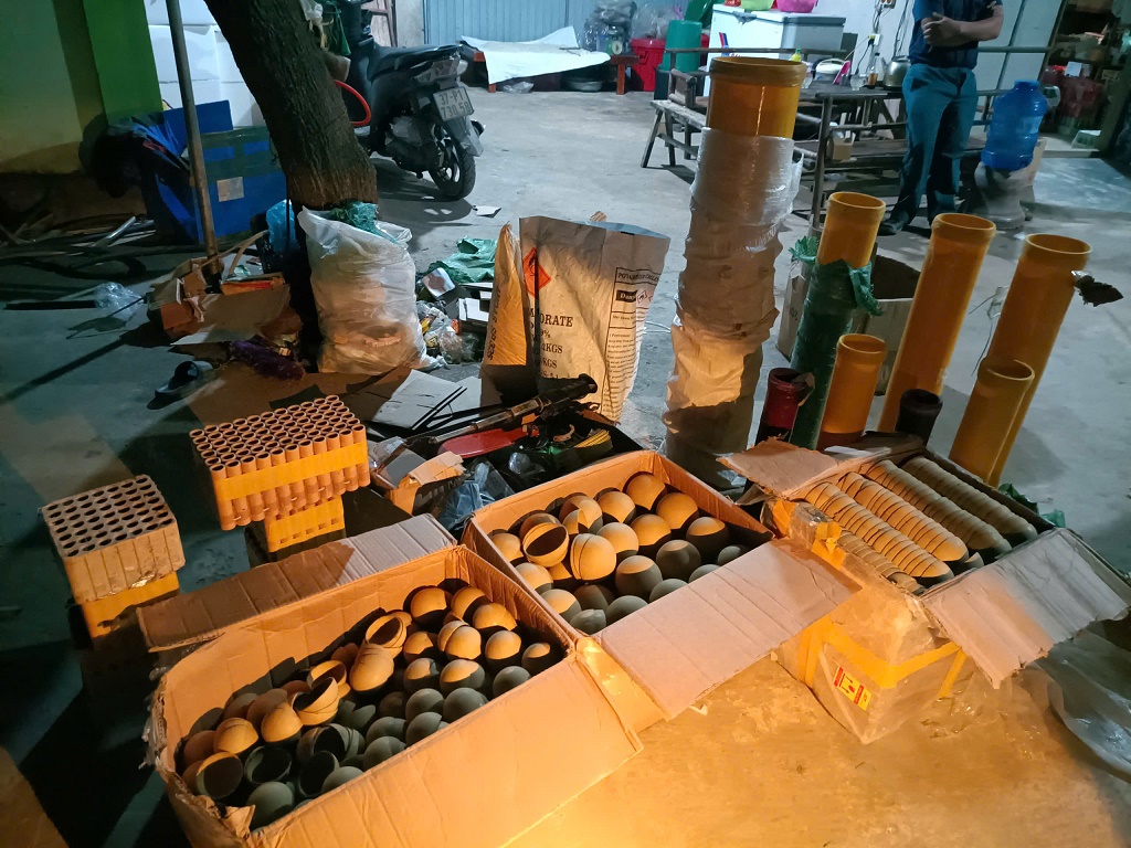 Vận động, thu hồi nguyên vật liệu chế tạo pháo tại xã Vân Tụ