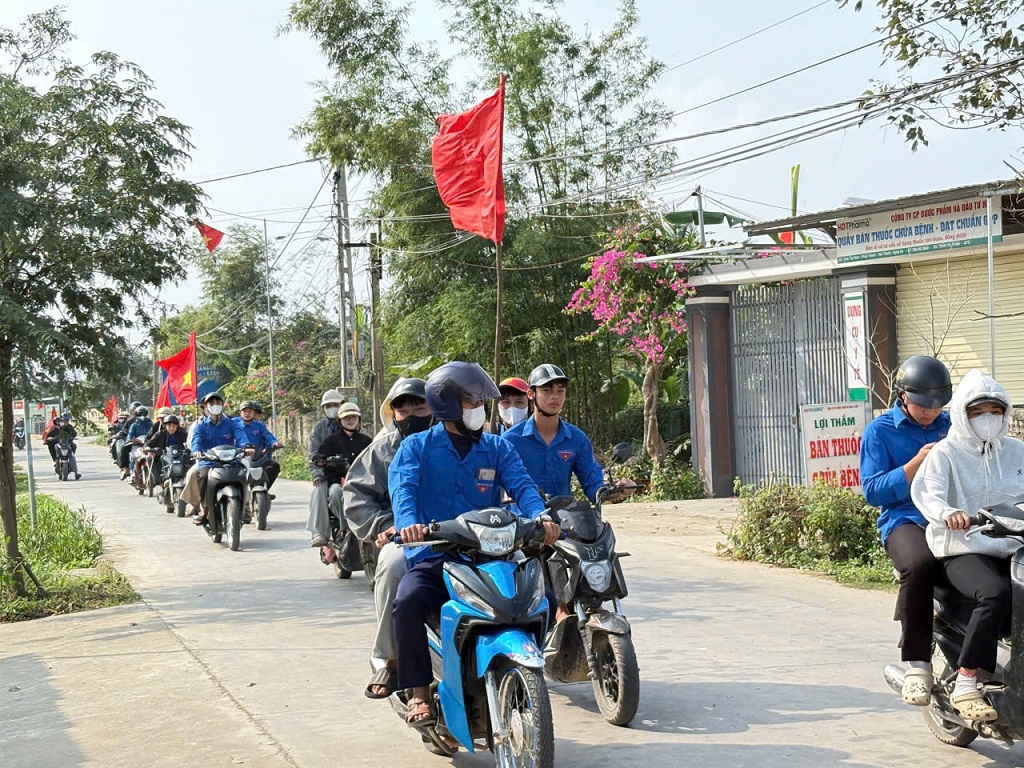 Tuyên truyền lưu động hướng tới ngày bầu cử