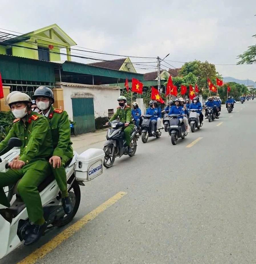 Công an xã Kim Liên ra quân tuyên truyền lưu động bầu cử