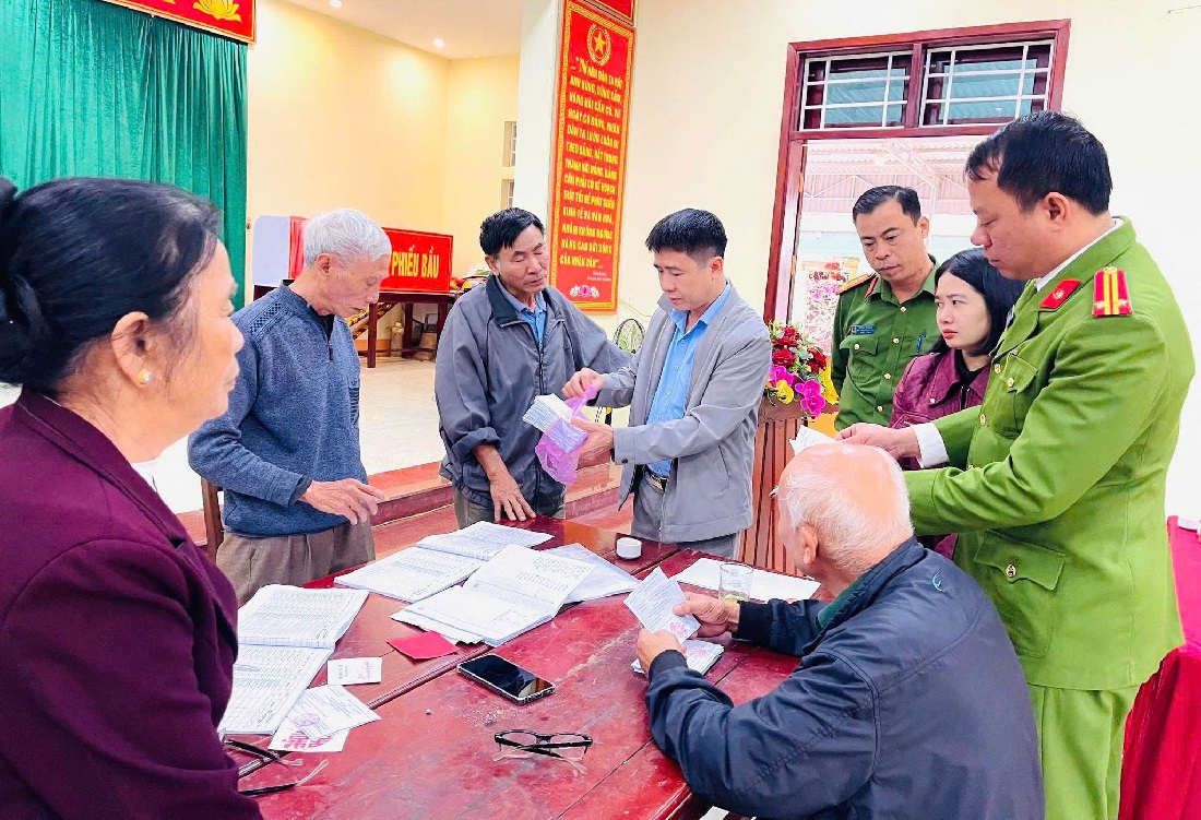 Công an xã Quảng Châu tham gia Đoàn kiểm tra công tác chuẩn bị bầu cử