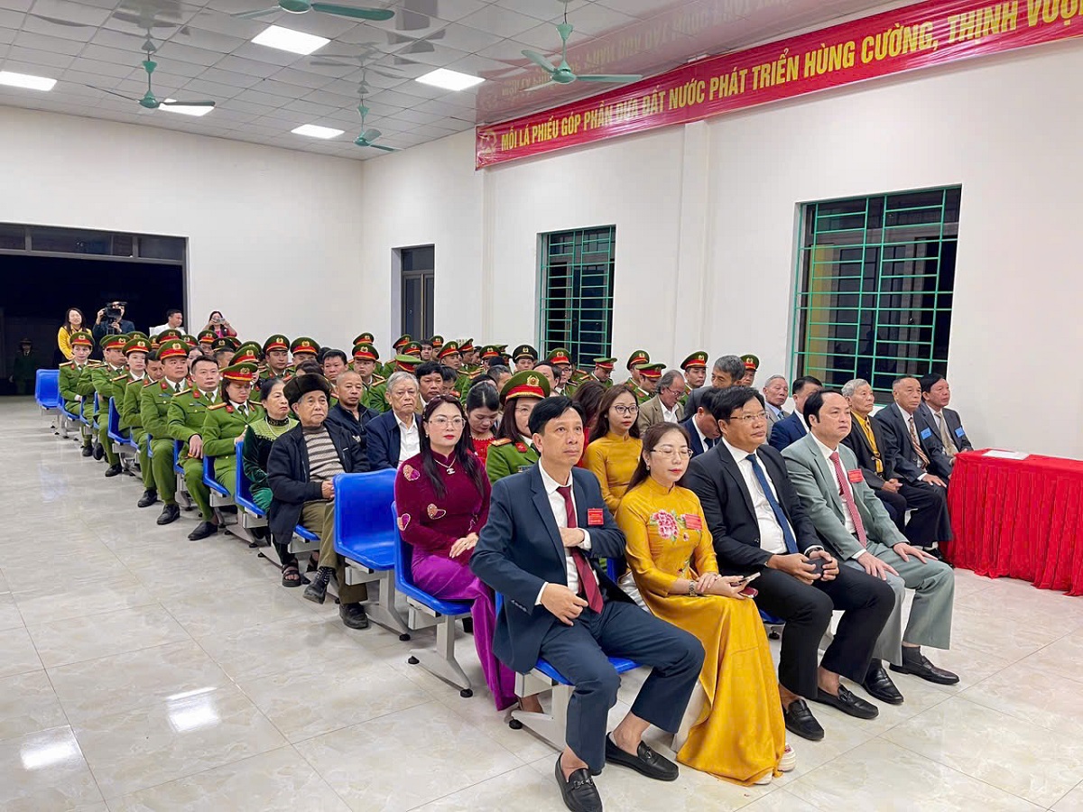 Điểm bầu cử khối Vĩnh Tiến, phường Cửa Lò