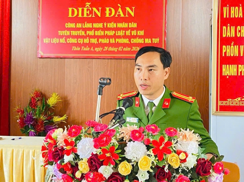 Công an xã phát biểu tại Hội nghị