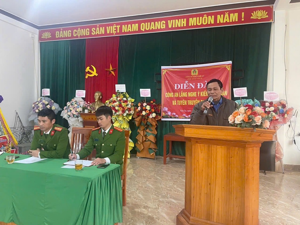 Công an xã lắng nghe, tiếp thu ý kiến tại diễn đàn