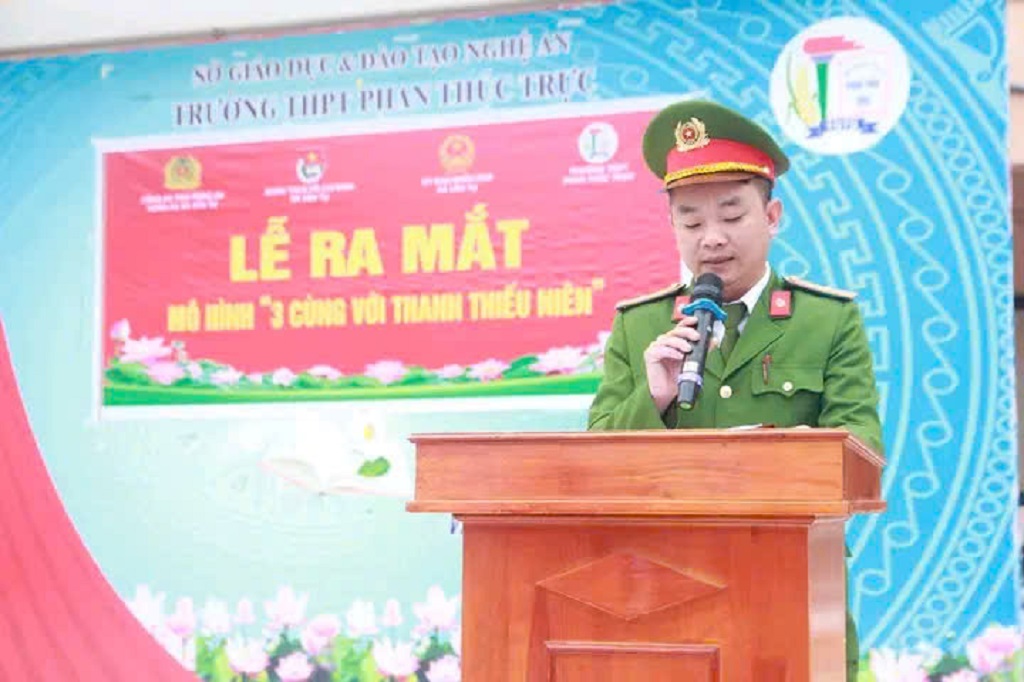 Công an xã phát biểu tại Hội nghị