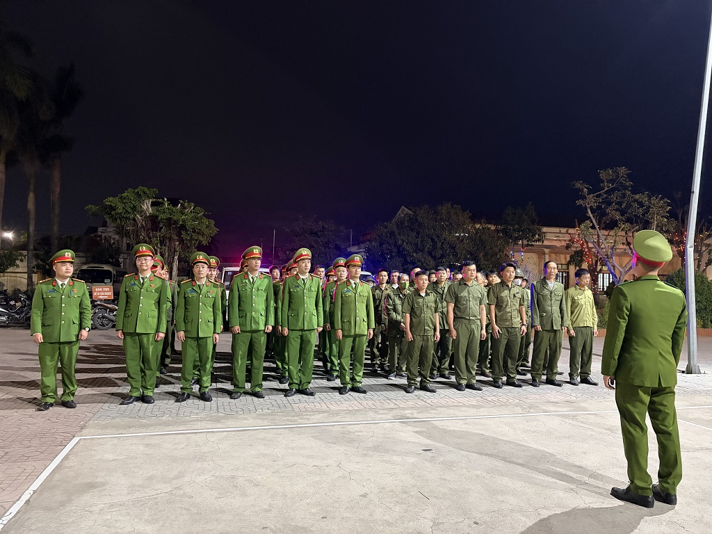 Công an xã tổ chức tuần tra khép kín đảm bảo ANTT