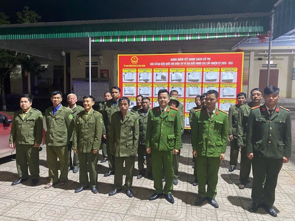 Công an xã Hoa Quân và lực lượng tham gia bảo đảm ANTT ở cơ sở tuần tra, kiểm soát bảo đảm ANTT phục vụ bầu cử
